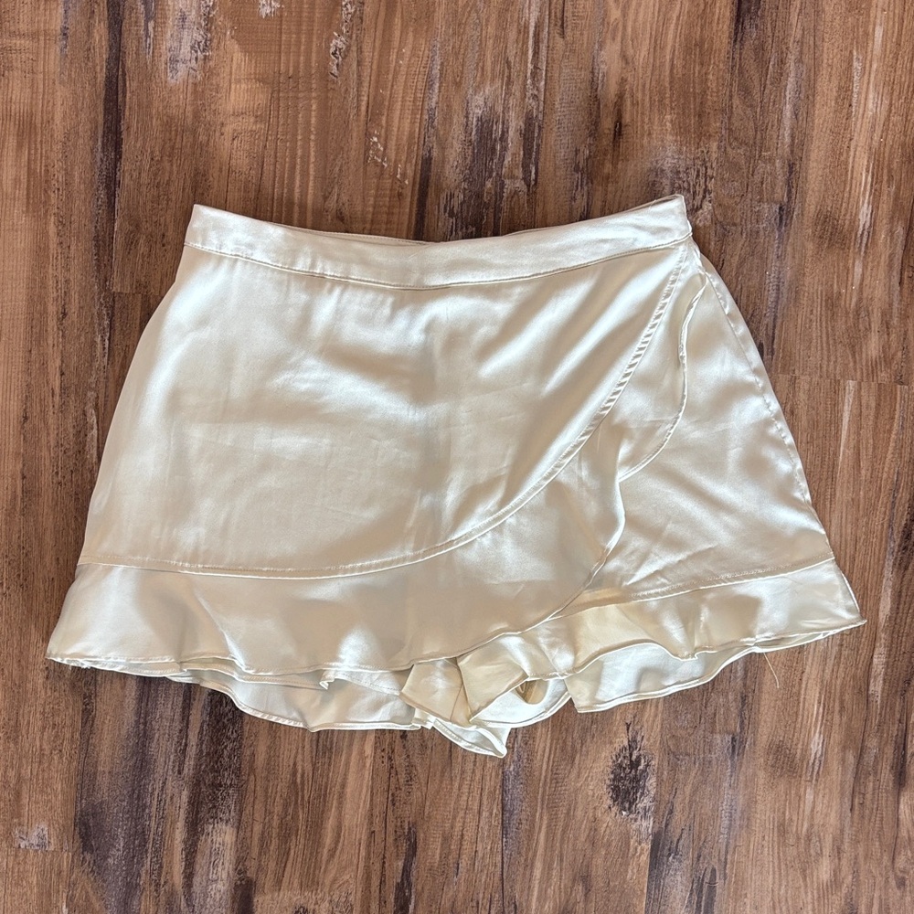 Altar'd State Cream / Ivory Satin Skort Size Medium